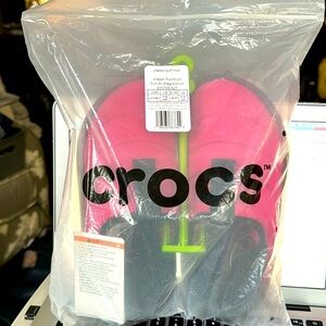 Crocs Classic  Puff Moc in Dragon Fruit pink
